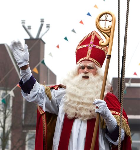 ZWAAI INTOCHT SINTERKLAAS GAAT DOOR Koninklijke Vereeniging Voor