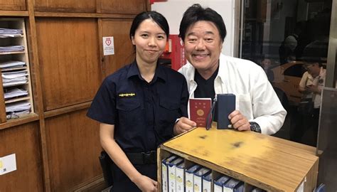 日籍旅客手機遺失計程車上 女警神推測找到失主 最棒國民外交 ｜ 一零一傳媒 手機版