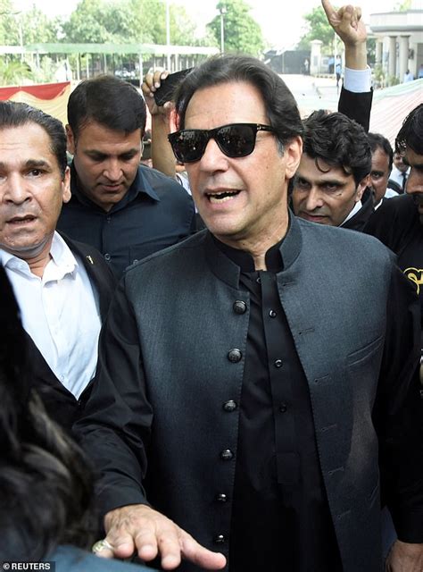 Former Pakistan Pm Imran Khan Apologises In Court As He Bids To Stay