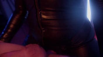 Une Femme Lubrique Attache Son Homme Et Re Oit Une Jaculation Xvideos