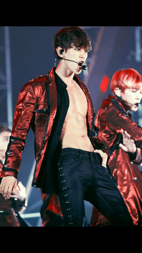 Pin Em Other Hot Kpop Dudes Baekhyun Exo Celebridades Coreanas