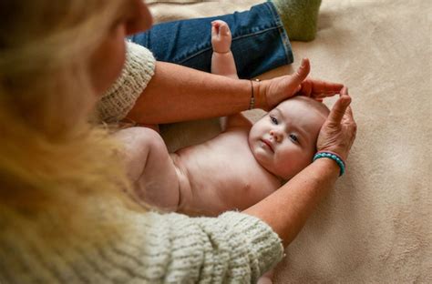 Baby Yoga Und Massage Weiterbildung Yogastern Akademie Stefanie