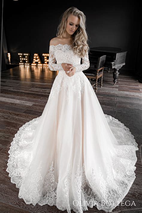 A Line Lace Wedding Dress With Sleeves