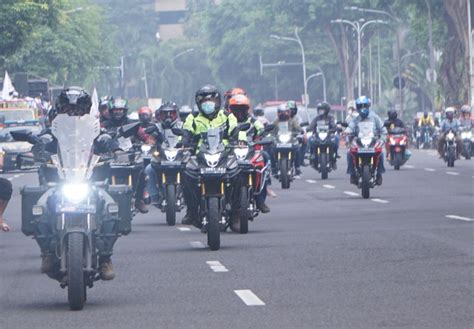 Jelajah Destinasi Wisata Hutan Dengan Honda CB150X Pengendara