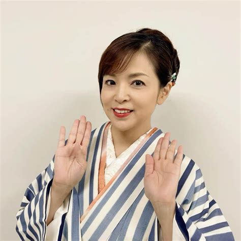 石原詢子さんのインスタグラム写真 石原詢子instagram「今夜はbs朝日『人生歌がある』のオンエアですよー トップバッターで