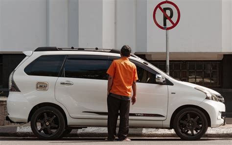 Ketahuilah Perbedaan Berhenti Dan Parkir Kendaraan Di Pinggir Jalan