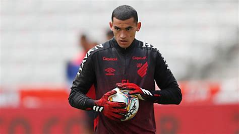 Goleiro Santos Refor A O Athletico Ap S Per Odo Na Sele O