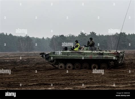 Infantry vehicle fotografías e imágenes de alta resolución Alamy