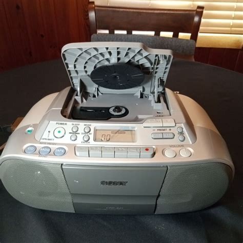 Sony CFD S01 AM FM Radio Cassette Recorder CD Player Portable Boom Box