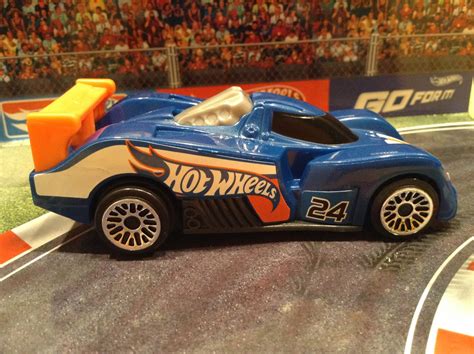Julian S Hot Wheels Blog Mcdonald S Happy Meal Hot Wheels Toys Challenge Lab Complete