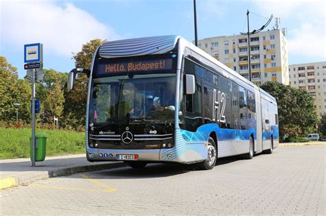 Budapest Tests Hydrogen Powered Mercedes Benz Ecitaro Fuel Cell Bus