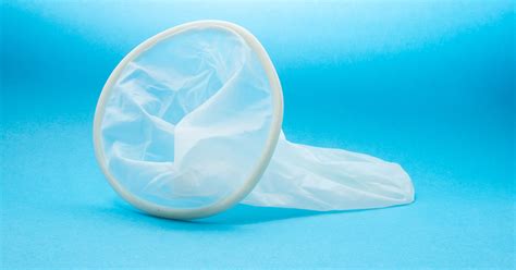 Жіночі презервативи: як працюють і що про них треба знати — Wonderzine