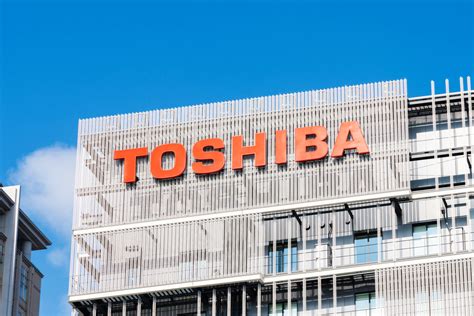 Toshiba announces plans to split into two companies