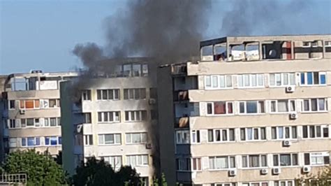 Incendiu Puternic Ntr Un Bloc Din Bucure Ti Locatarii Sunt Evacua I