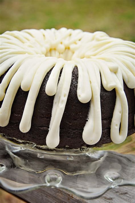 How To Icing A Bundt Cake With Canned Frosting | The Cake Boutique