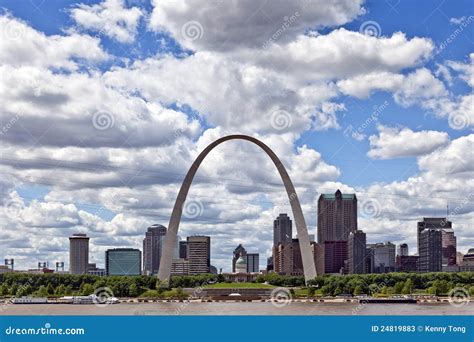 City of St. Louis Skyline, Missouri Stock Image - Image of place, green ...