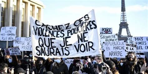 Des Milliers De Personnes Manifestent En France Contre La Loi Sécurité