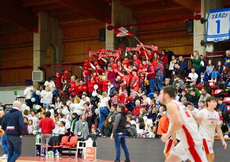 La Sfida Tra Legnano Basket E Avellino Foto By Daniele Zaffaroni