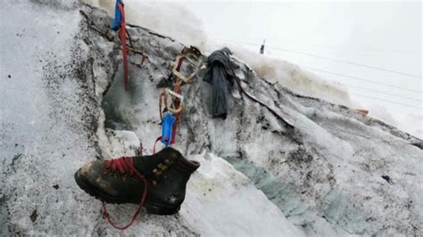 スイスで氷河とけ遺体発見、1986年から行方不明の登山者 Bbcニュース