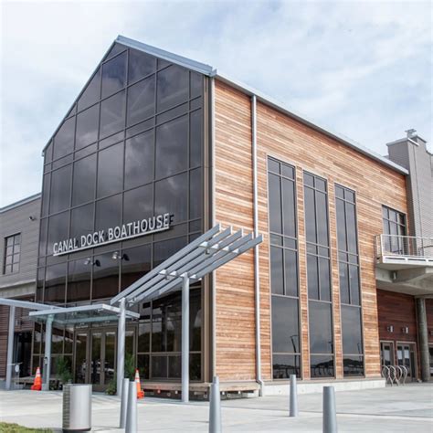 Massive retail shops will fill long wharf north by early spring