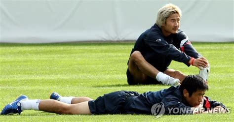 한국 대표팀 회복훈련 이영표와 이천수 연합뉴스