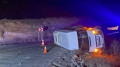 Askerleri taşıyan araç devrildi 1 yaralı