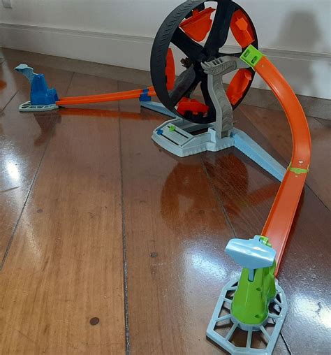Pista Competição Giratória Hot Wells Brinquedo Hot Wells Usado enjoei