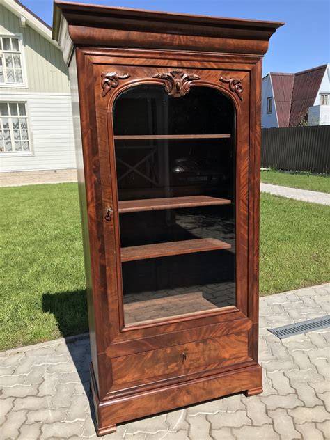 Каталог антиквариата. Мебель: буфеты, витрины, горки
