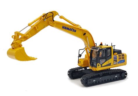 Excavator Komatsu PC205 LC 03 Universal Hobbies 8136 Escala 1 50