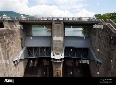 Dam fontana lake spillway hi-res stock photography and images - Alamy