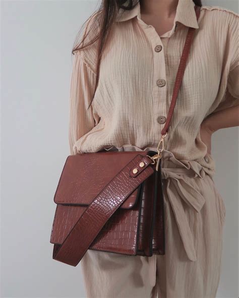 Neutral beige and brown outfit details | Brown outfit, Summer fashion ...