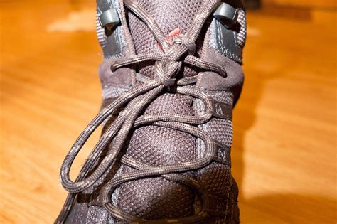 Инструкция (как завязать круглые шнурки, чтобы не развязывались ...