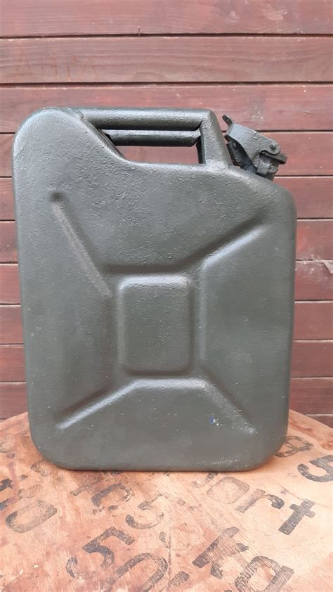 VINTAGE GERMAN MILITARY Jerry Can 5 Litter Army Jerrycan Kraftstoff