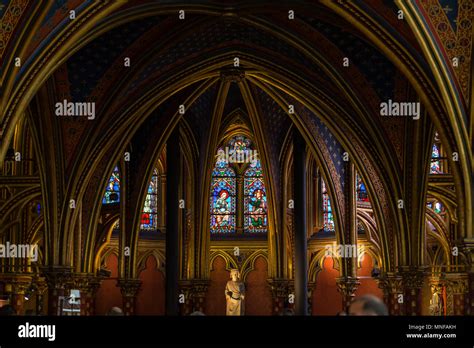 París los interiores de la Sainte Chapelle Santa Capilla La Sainte