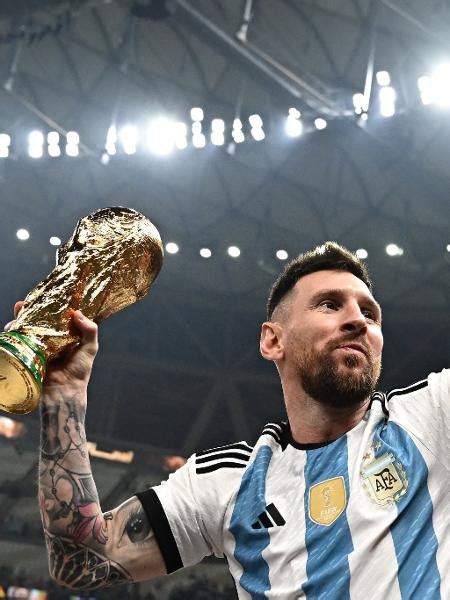 Copa Lautaro Atrapalha Foto De Messi à La Maradona Com A Taça Veja