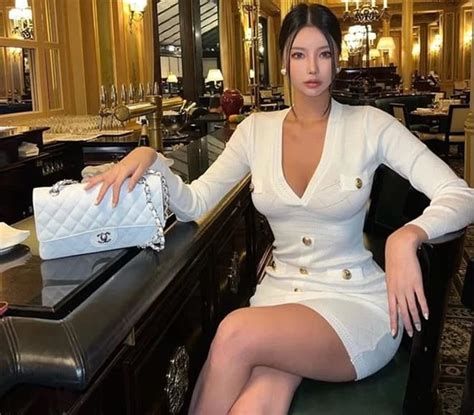 Thân hình nóng bỏng của hot girl Hàn Quốc từng gây bão khi sang Việt Nam du lịch Titanic