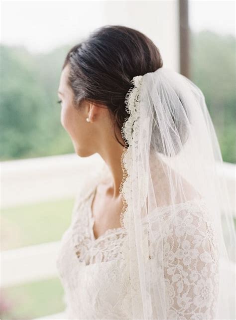 How To Wear A Mantilla Veil On Your Wedding Day