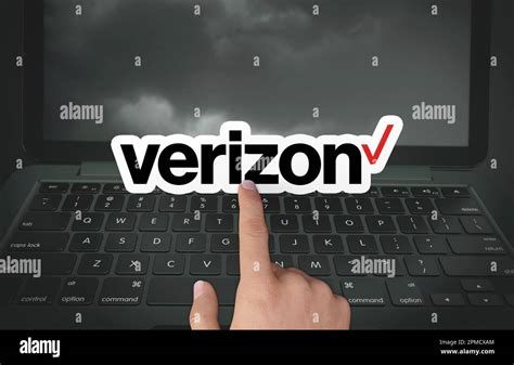 verizon, logo design for use on social media and news sites Stock Photo - Alamy