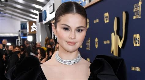 Selena Gomez son étrange routine soin incluant un sérum à 500 pour