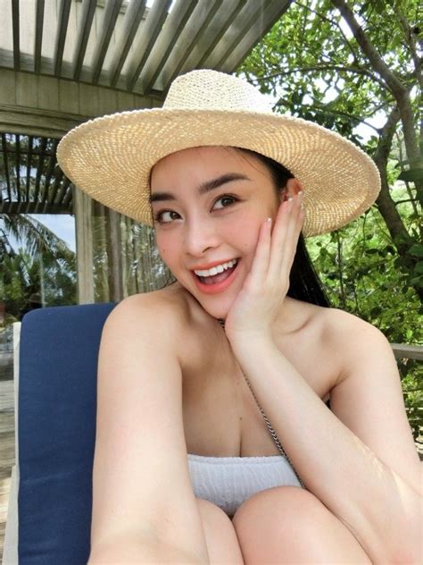 Lo T Nh Bikini Quy N R C A Ng C N Lookbook Vi T C B O Th I Ca Ng I