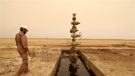 Iraq Achieves Oil Financial Revenues Exceeds Billion Dollars Shafaq