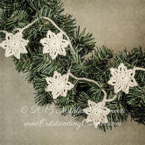 Antique Style Christmas Garland Free Crochet Pattern