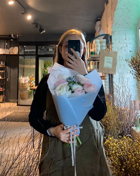 Лютики и голубые глазки - купить в СПБ с доставкой в Kraft Flowers