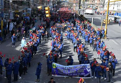 Cooperativistas Marchan De El Alto A La Paz Para Entregar Al Presidente