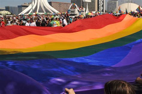 Brasil Registra Em Média 34 Denúncias De Homofobia Por Dia Exame