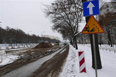 Mróz zatrzymał prace drogowe na Kondratowicza Dopiero po ukończeniu