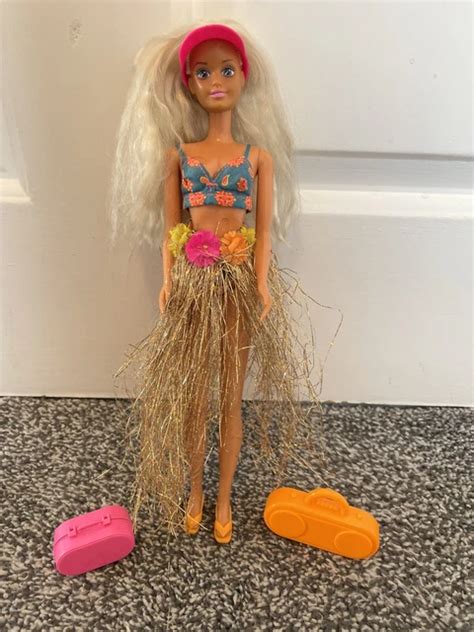 RARE VINTAGE HASBRO Doll Sindy Bikini Hawaii Beach Party Hula Hair