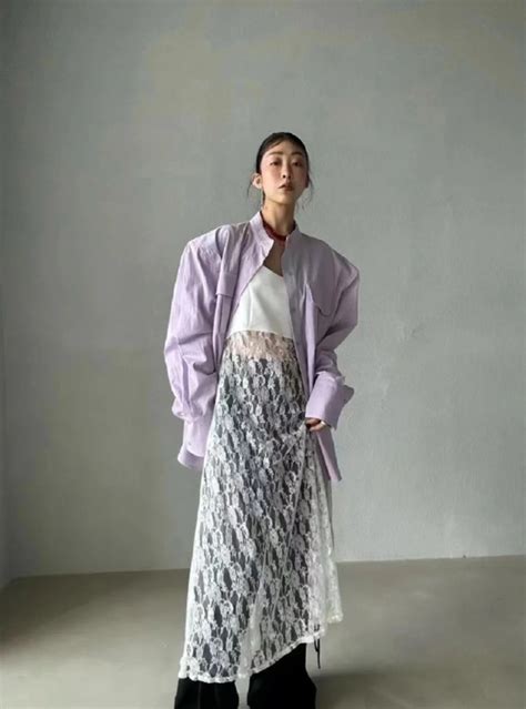 Váy tạp dề vẫn hot và chưa hạ nhiệt Bảo bối layering cho mùa hè nhưng rất kị 1 item