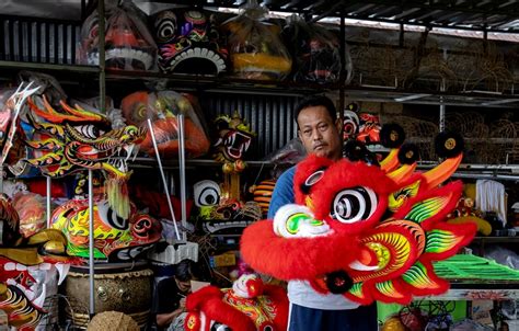 Pengrajin Barongsai Banjir Pesanan Jelang Imlek