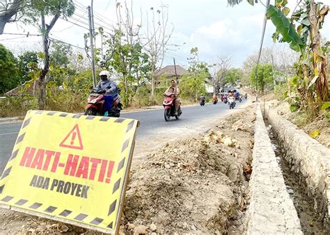 Warga Keluhkan Pengerjaan Proyek Drainase Di Larangan Badung Radar Madura